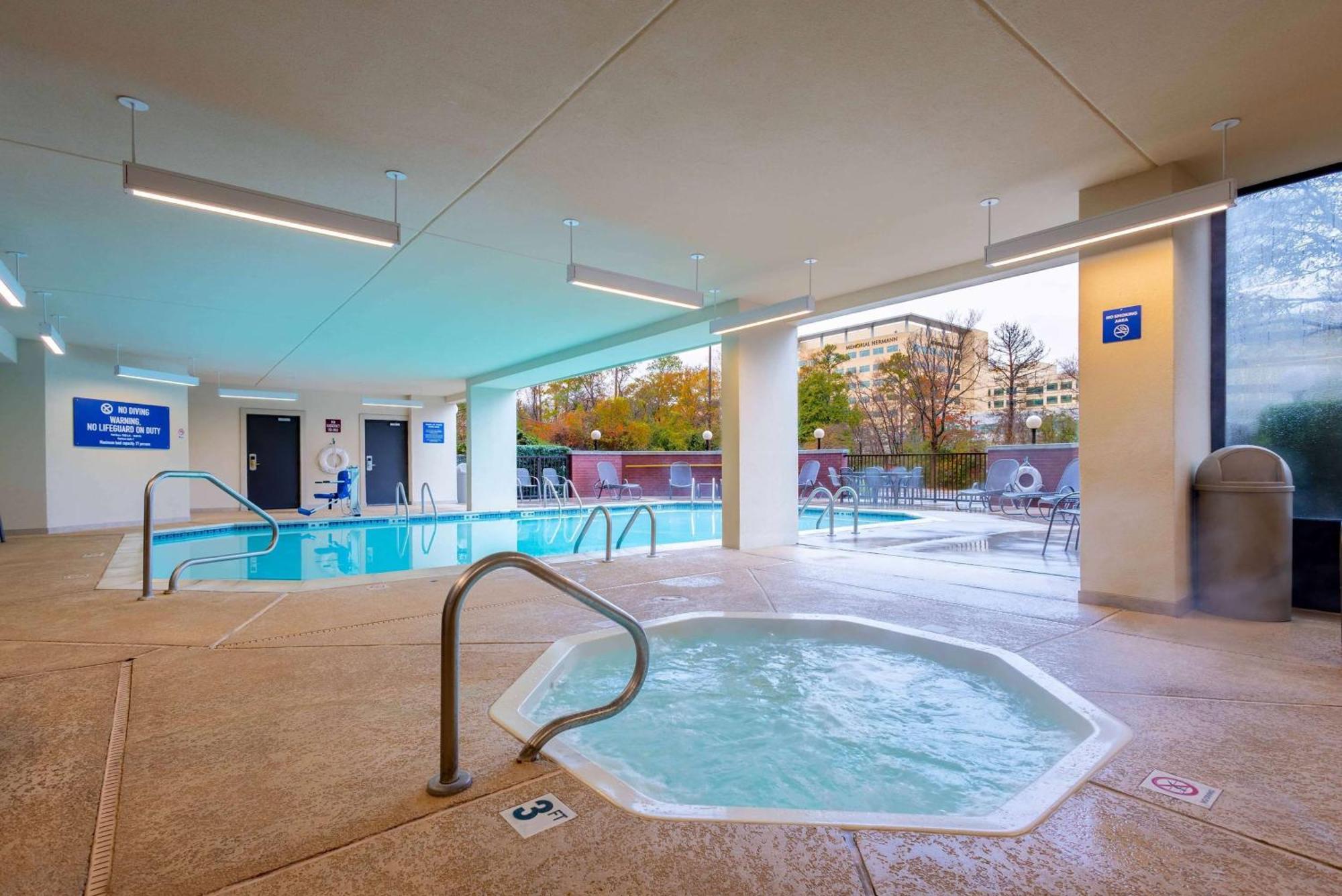 Heritage Inn & Suites The Woodlands, Trademark By Wyndham Esterno foto