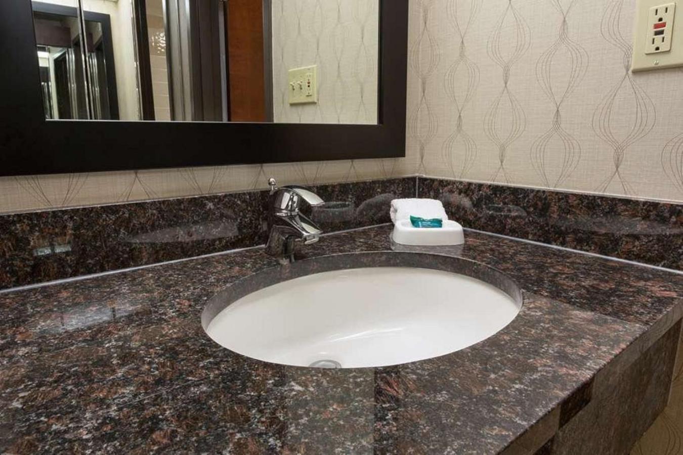 Heritage Inn & Suites The Woodlands, Trademark By Wyndham Esterno foto
